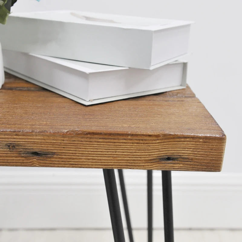 Table d'appoint en bois avec pieds épingles en fer
