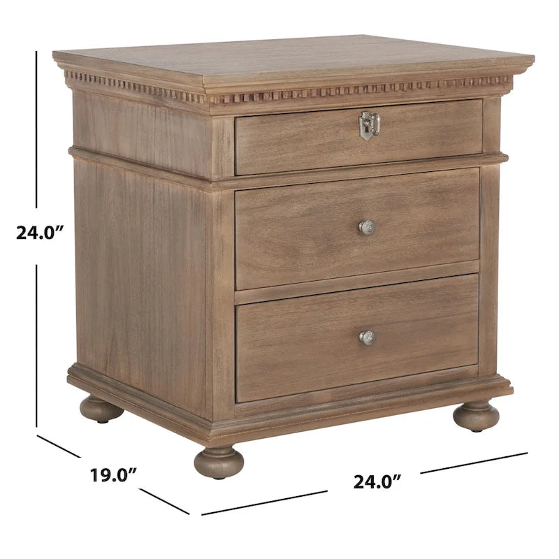 Table de chevet en bois à 3 tiroirs avec détails sculptés et poignées en laiton