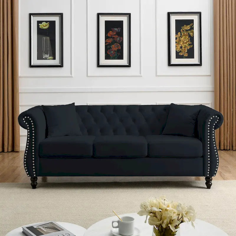 Canapé Chesterfield 3 places capitonné avec accoudoirs roulés et clous décoratifs
