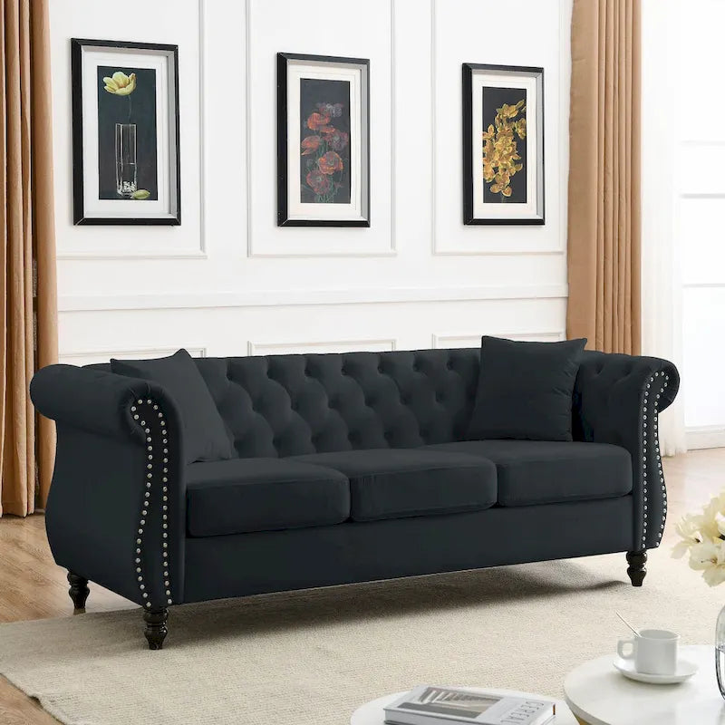 Canapé Chesterfield 3 places capitonné avec accoudoirs roulés et clous décoratifs