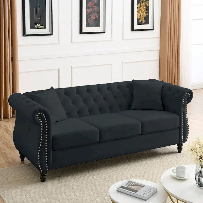Canapé Chesterfield 3 places capitonné avec accoudoirs roulés et clous décoratifs