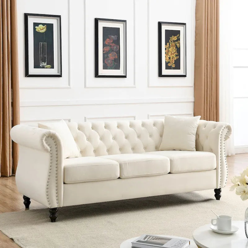 Canapé Chesterfield 3 places capitonné avec accoudoirs roulés et clous décoratifs